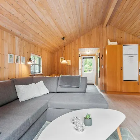 2 Bedroom Lovely In Hébergement de vacances Hovborg