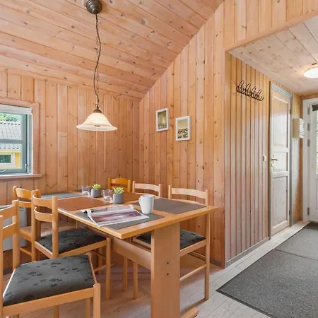 2 Bedroom Lovely In Hébergement de vacances *