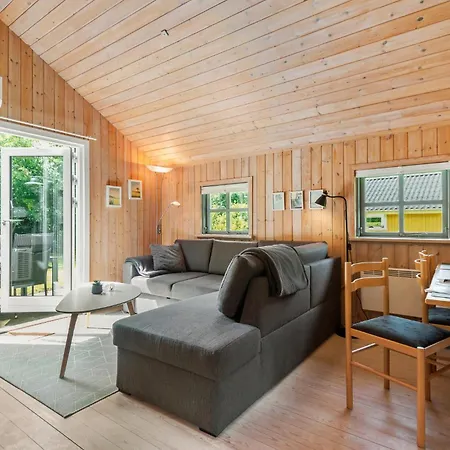2 Bedroom Lovely In *