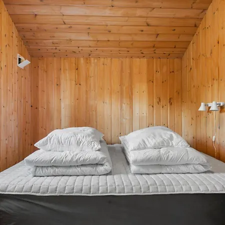 2 Bedroom Lovely In Hébergement de vacances *